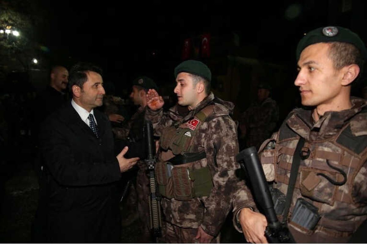 Mardin\'de Polis Özel Harekat Timleri Afrin\'e Uğurlandı