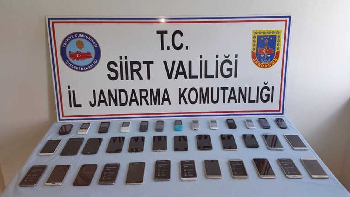 Siirt\'te Kaçak Cep Telefonu Ele Geçirildi