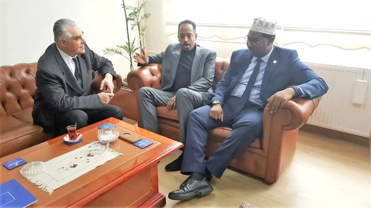 Somalili Vekilden, İhlas Vakfı Mütevelli Heyet Başkanı Ahmet Tuncer\'e Ziyaret