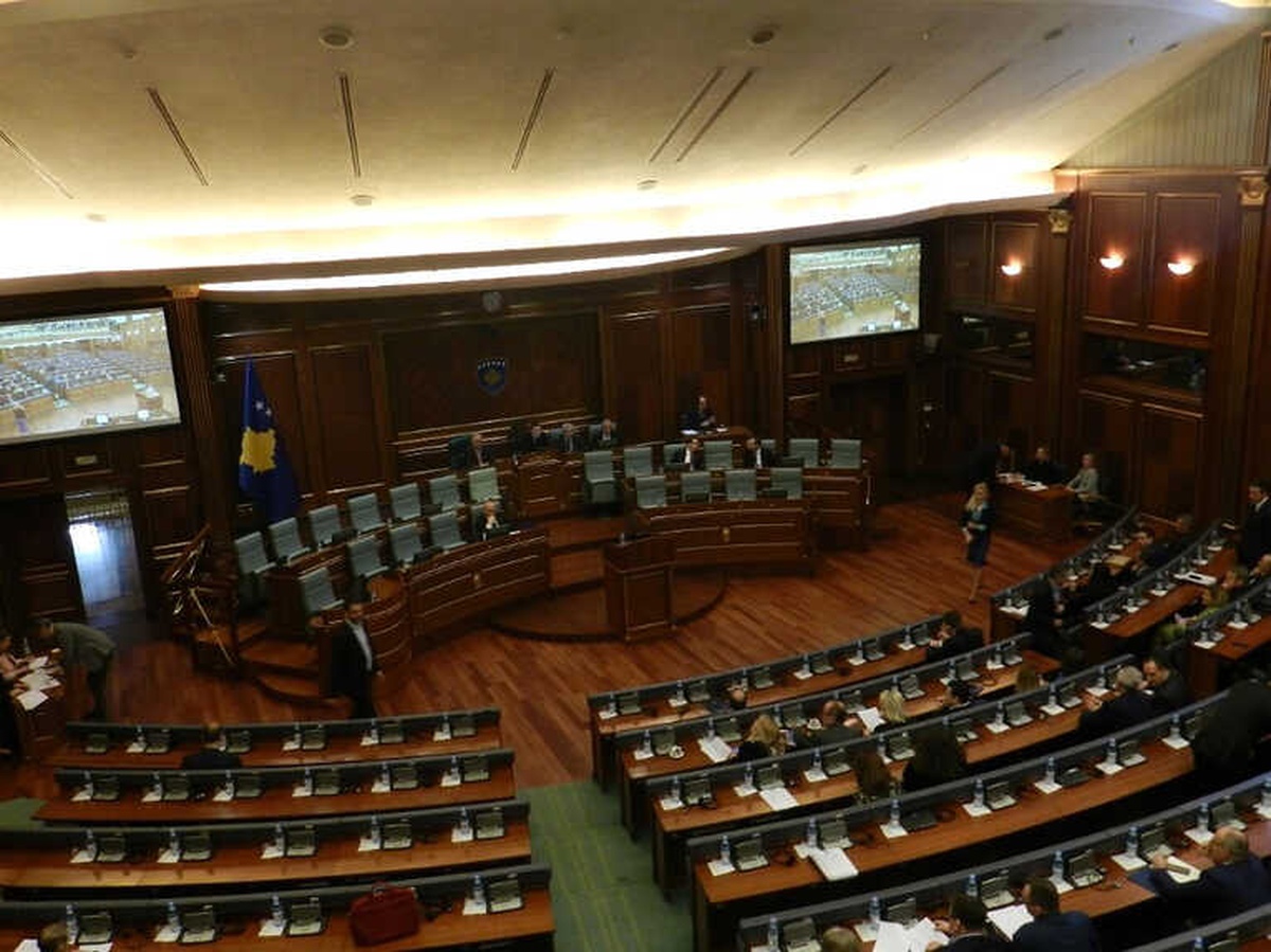 Yeniden Ertelenen Kosova Meclis Oturumunda Gergin Anlar