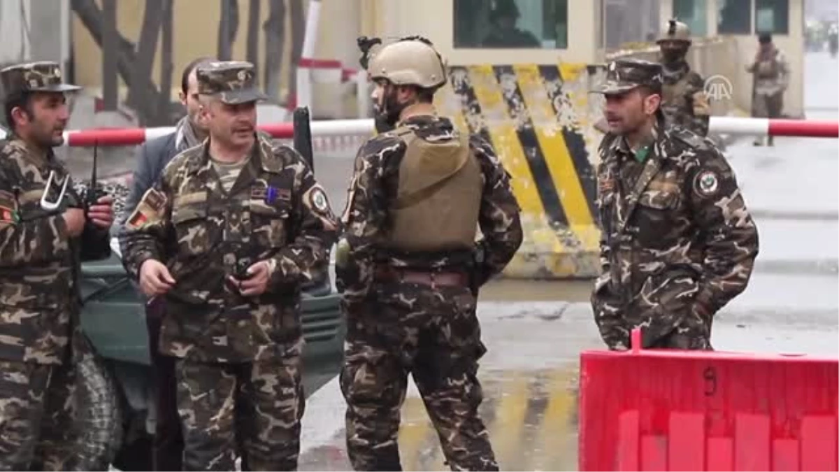 Afganistan\'ın Güneyinde Çifte Saldırı: 2 Ölü, 10 Yaralı
