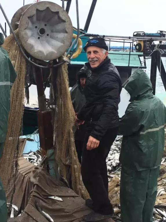 Ağlara Yüzlerce Kefal Balığı Takılınca Balıkçının Yüzü ...