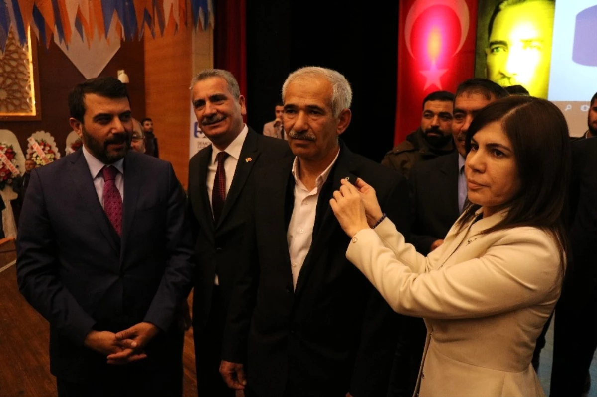 Kırşehir\'de 81 CHP\'li Partisinden İstifa Edip AK Parti\'ye Üye Oldu