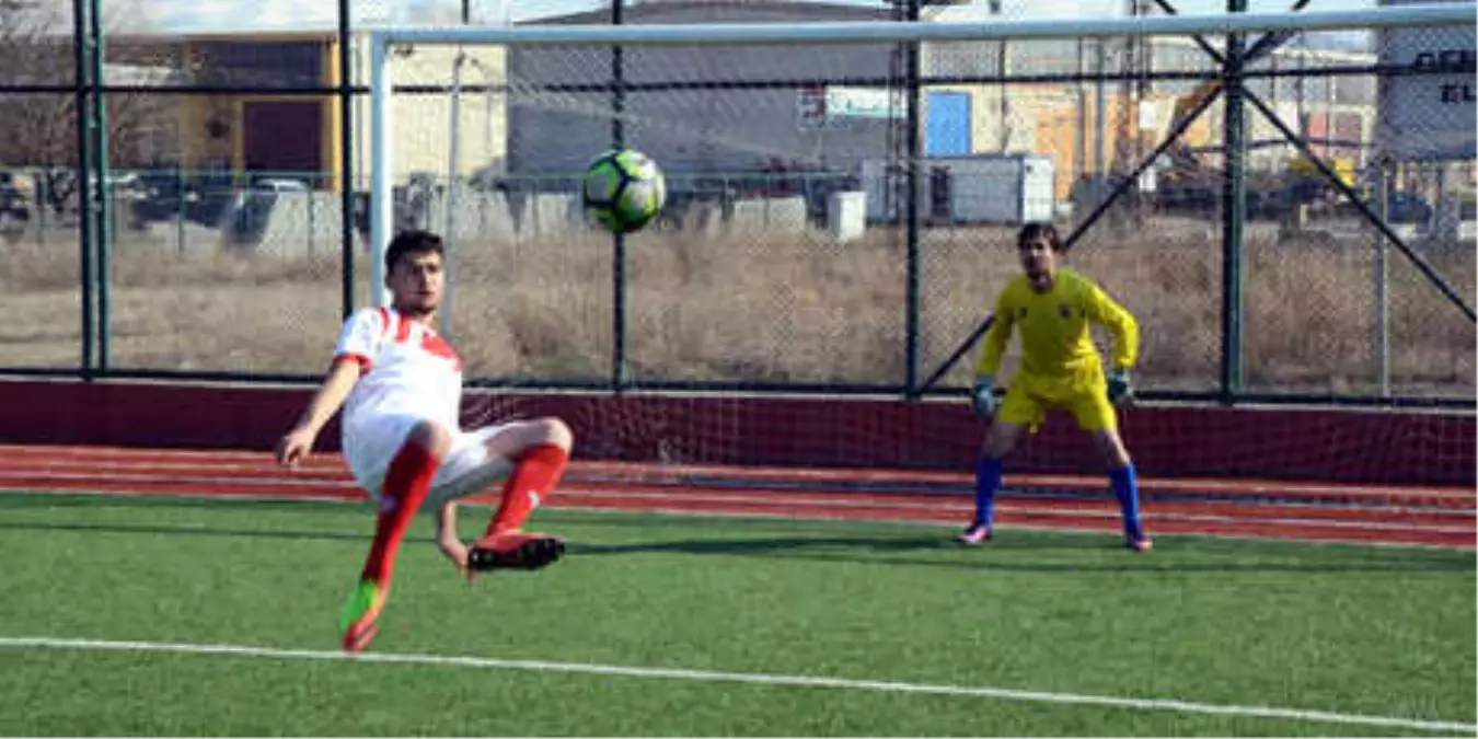 Balona Röveşata Yapan Genç İlk Maçında 2 Gol Attı