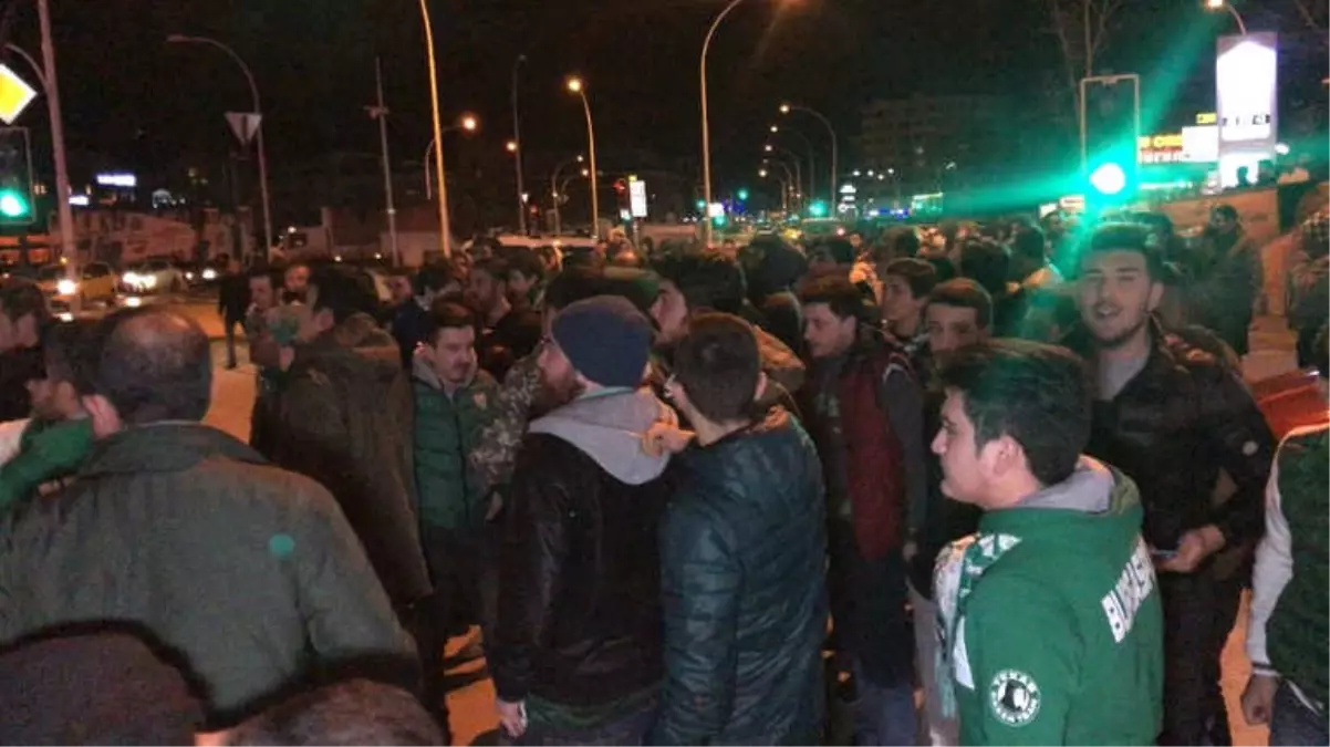 Bursaspor Taraftarından Yönetime Protesto