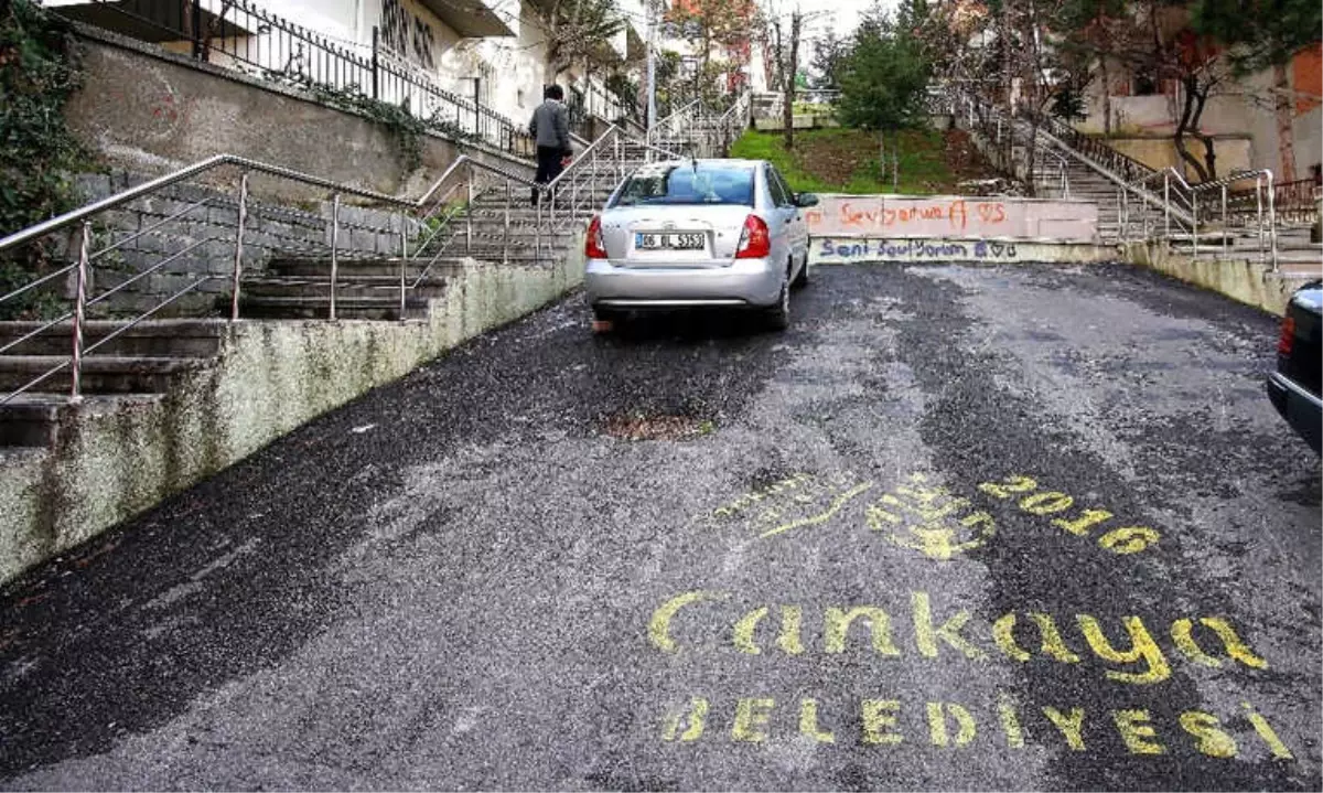 Eğimli Bölgelere Merdivenli Yol