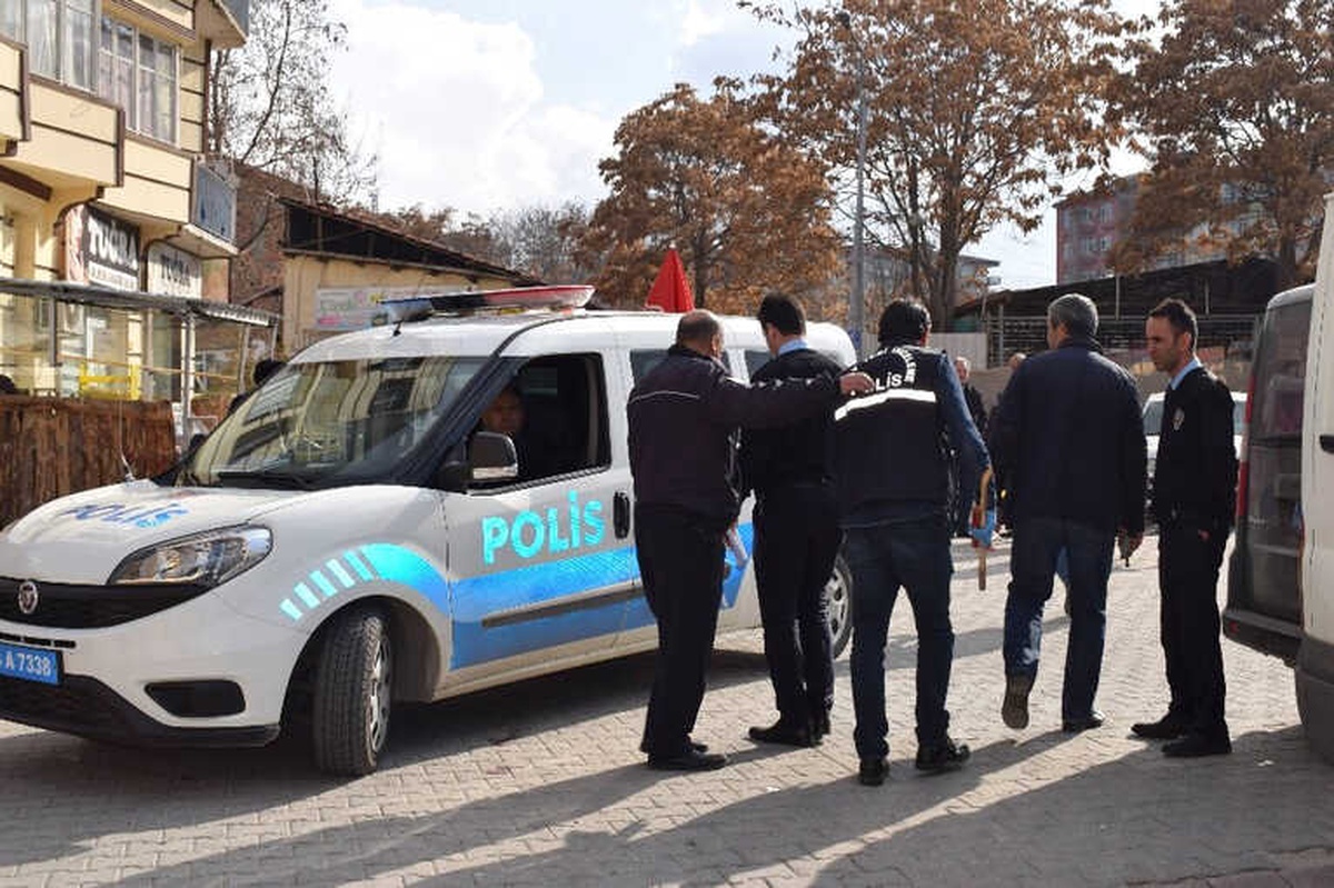 İki Grup Arasındaki Tartışma Silahlı Kavgaya Dönüştü: 1 Yaralı