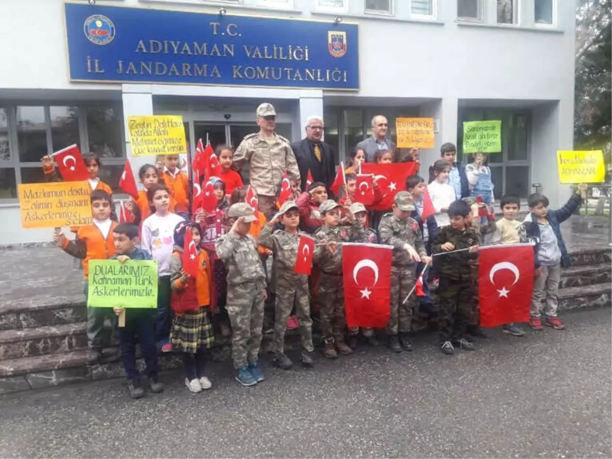 İlkokul Öğrencileri Askerleri Yalnız Bırakmadı