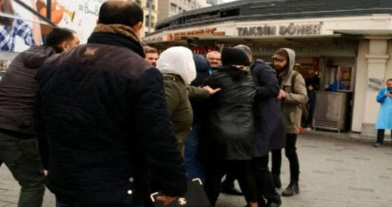 İranlı Aile "9 Lira Fazla Ücret Aldın" Deyip, Taksim Meydanı\'nda Taksiciyi Darp Etti