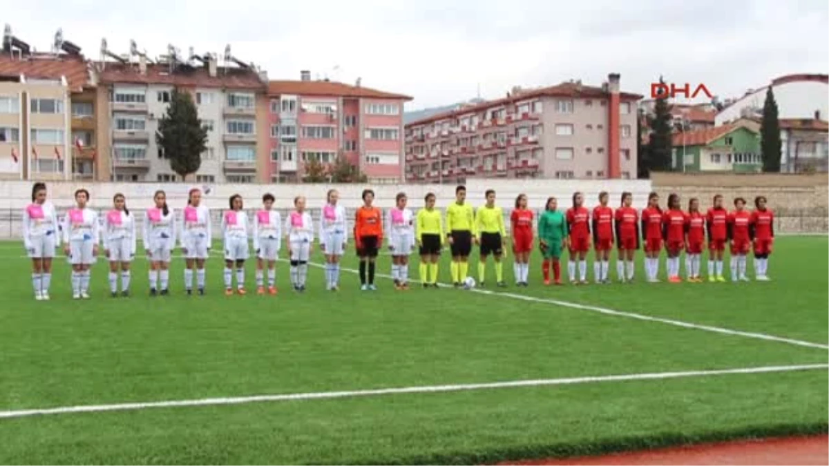 Kavga Eden Kadın Futbolcular Özür Diledi