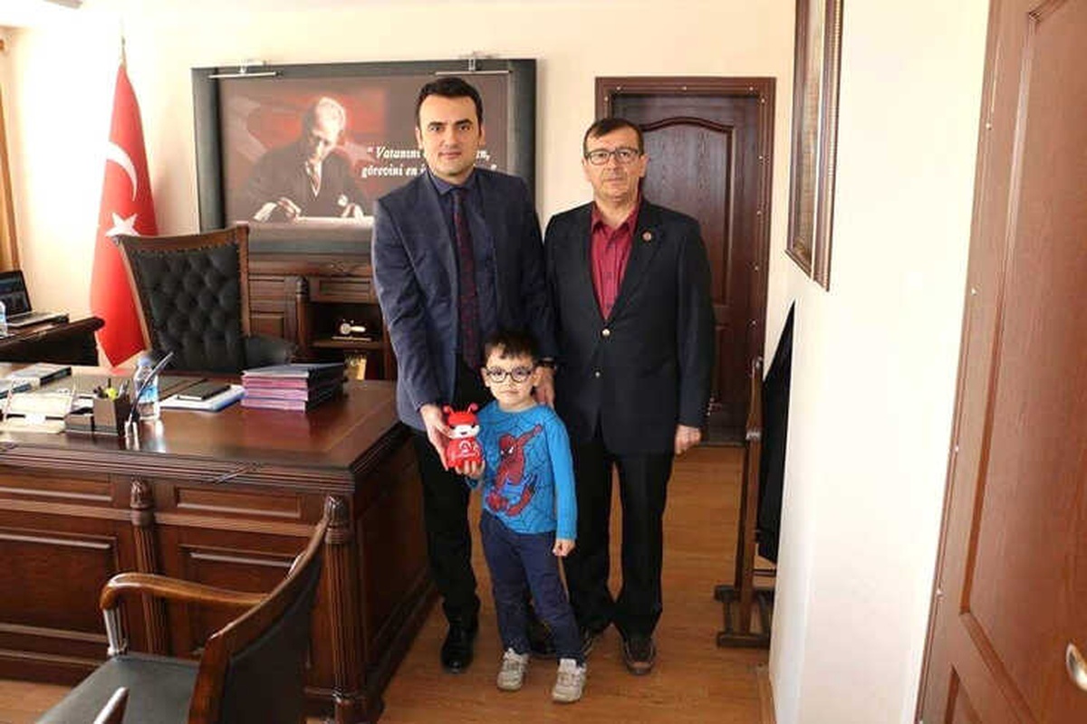 Kumbarasında Bir Yıldır Biriktirdiği Parayı Mehmetçik Vakfı Hesabına Yatırdı