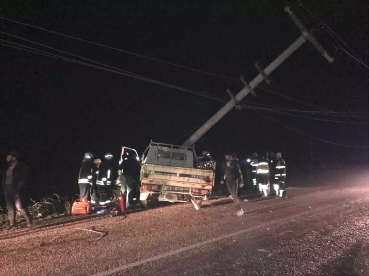 Milas\'ta Alkollü Sürücü Elektrik Direğine Çarptı; 1yaralı