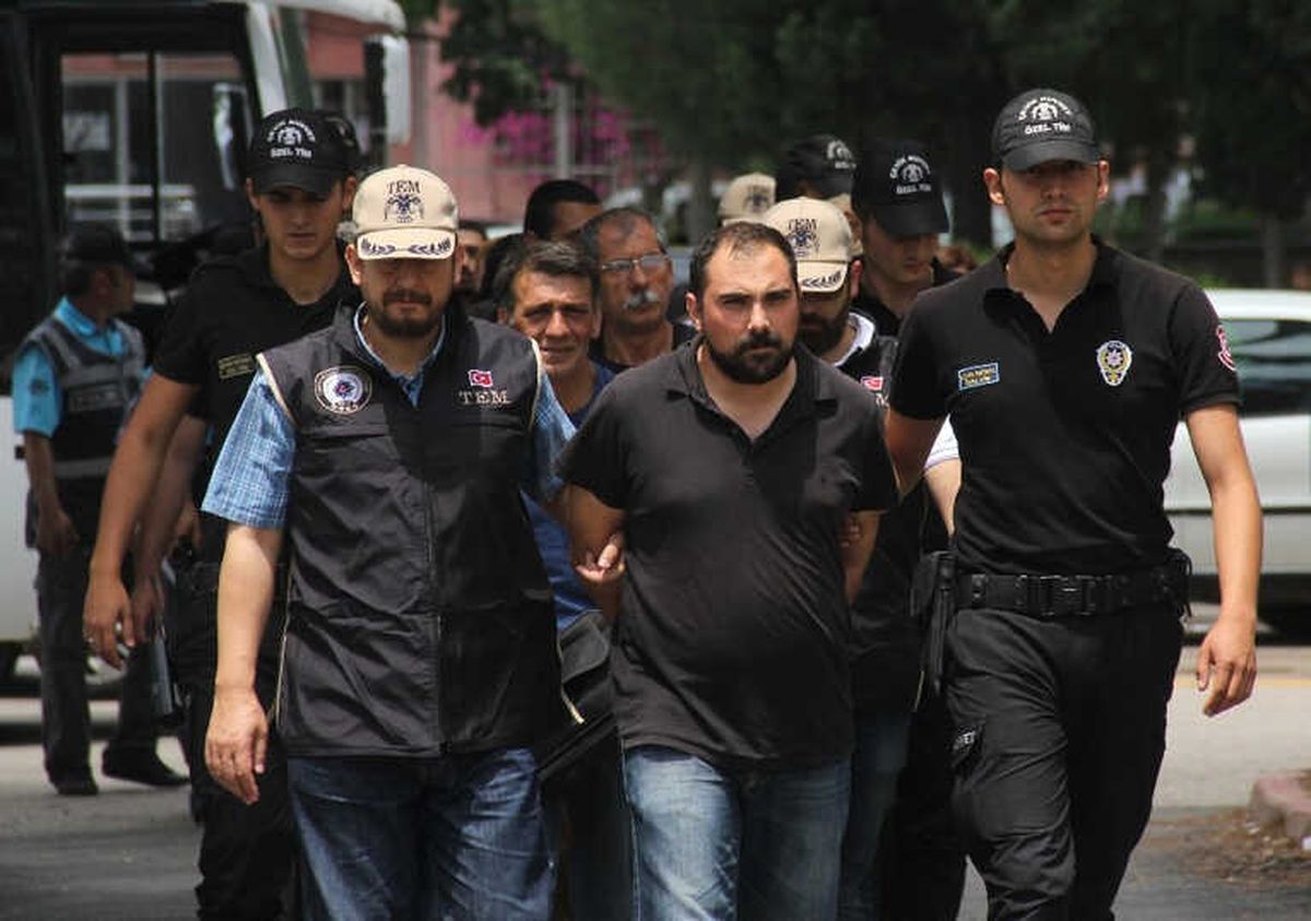 Polise Taş Atanlara Ceza Yağdı