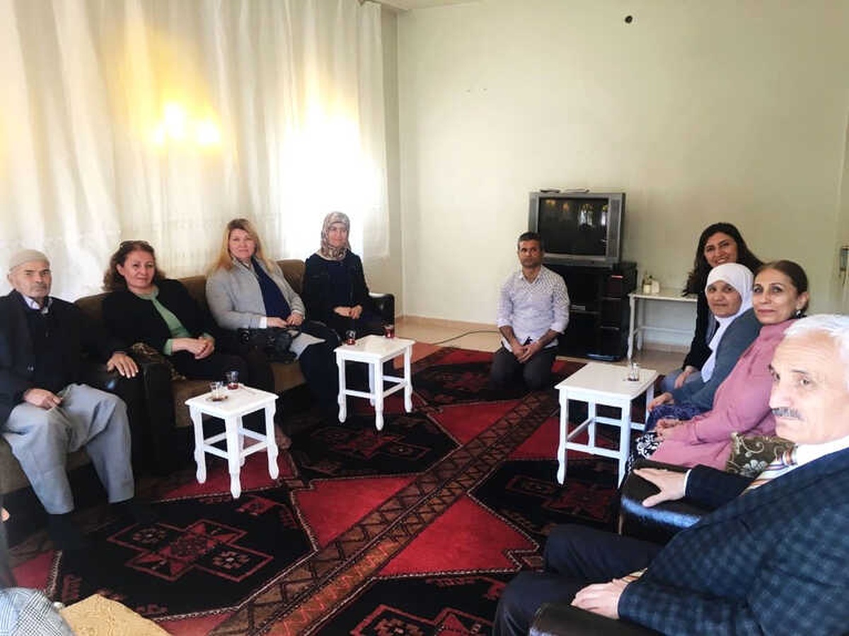 Protokol Eşlerinden Şehit Ailelerine Ziyaret