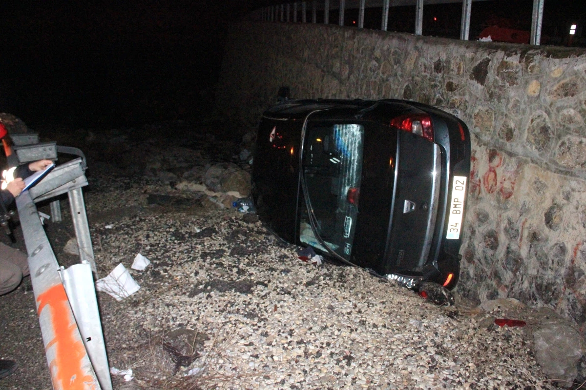 Seydişehir\'de Otomobil Şarampole Devrildi: 5 Yaralı
