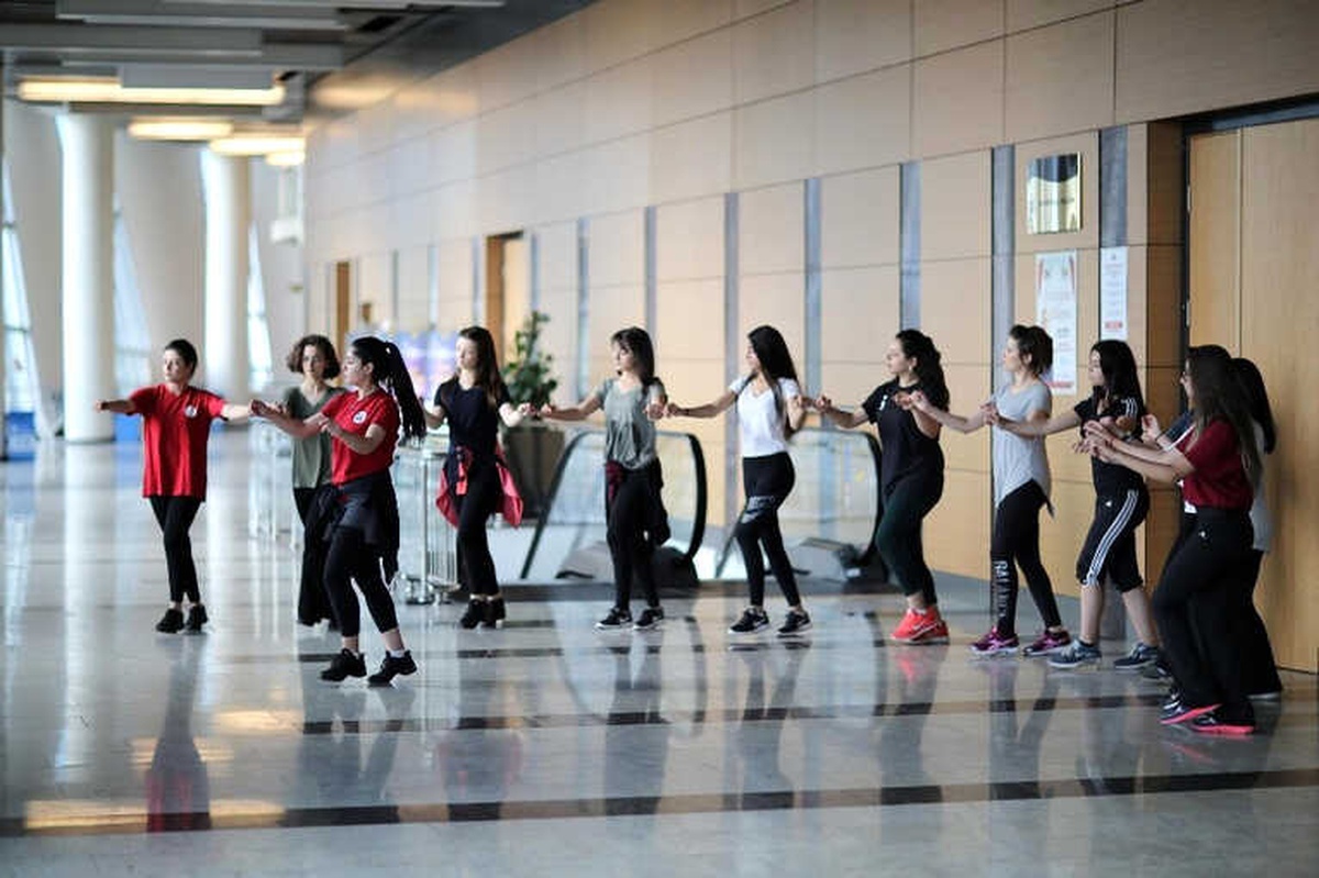 Tubil Halk Dansları Topluluğu Birincilik Yolunda