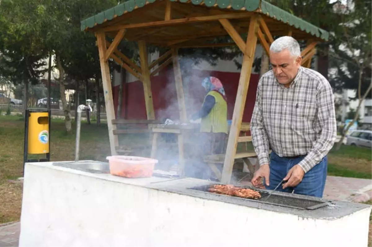 Adanalılar Mangal Parkta Keyif Yapıyor