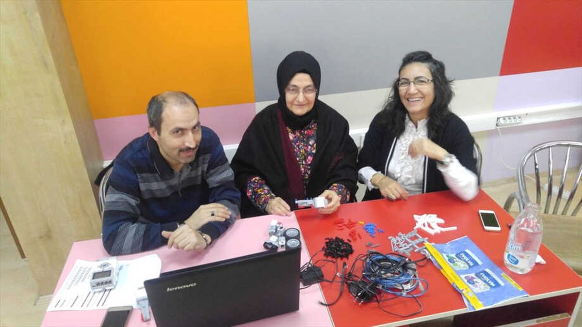 Afyonkarahisar\'da Robotik Kodlama ve Stem Eğitimi