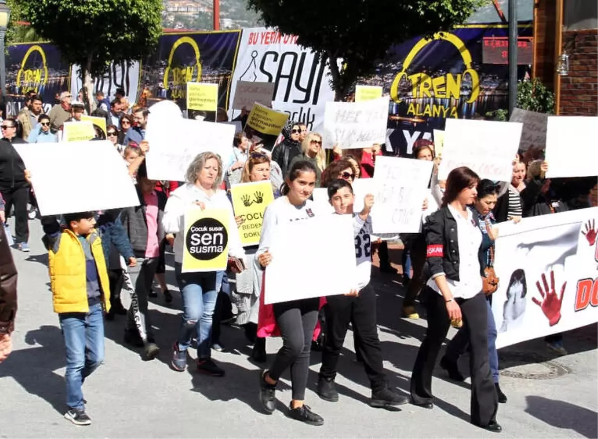 Alanya\'da Çocuk İstismarına Tepki Yürüyüşü