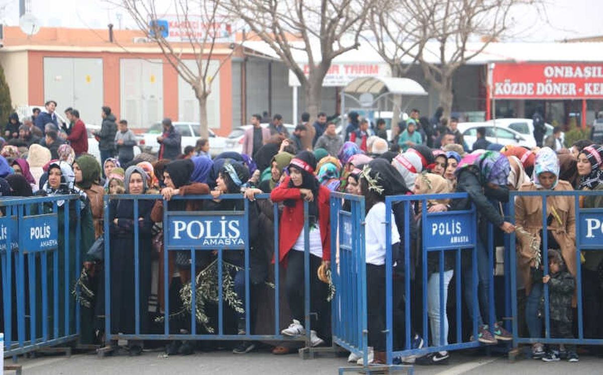 Cumhurbaşkanı Erdoğan\'a Zeytin Dallı, Askeri Kamuflajlı Karşılama