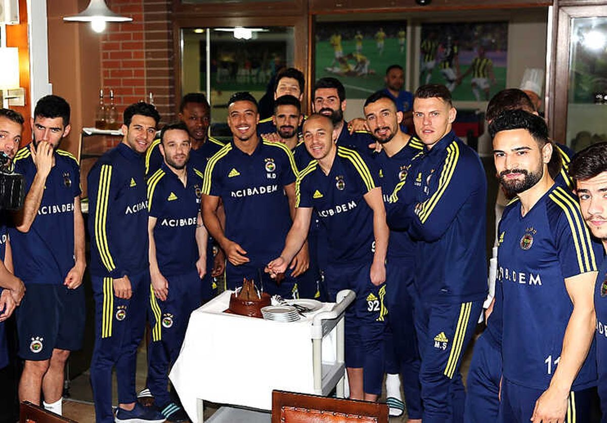 Derbi Öncesi Dirar\'a Doğum Günü Süprizi