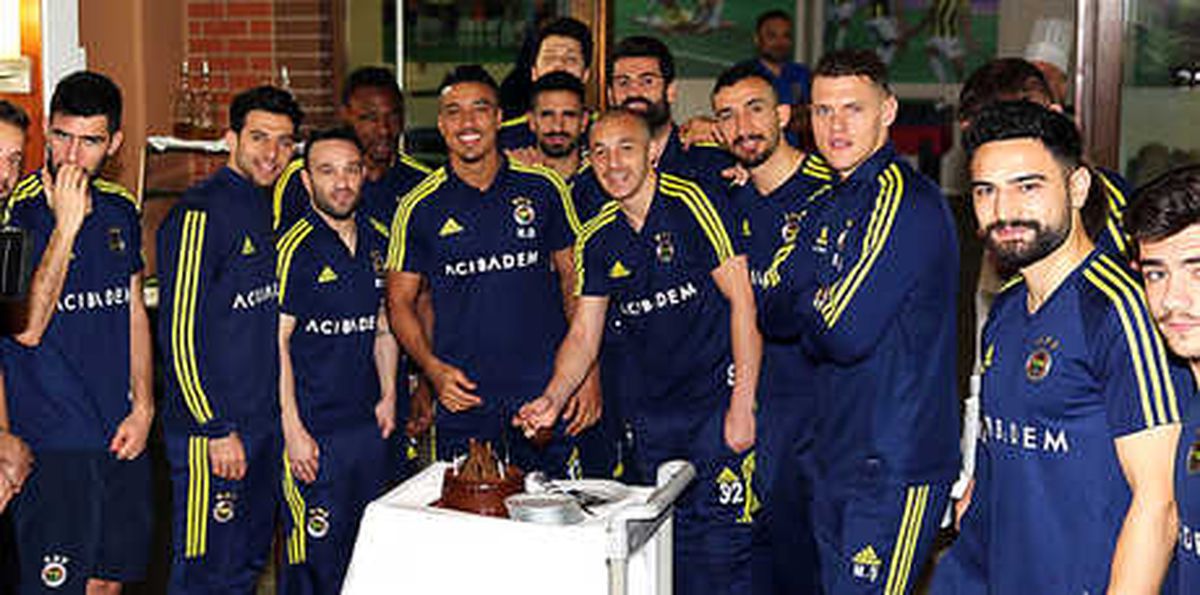 Fenerbahçe\'de Dirar\'ın Doğum Günü Kutlandı