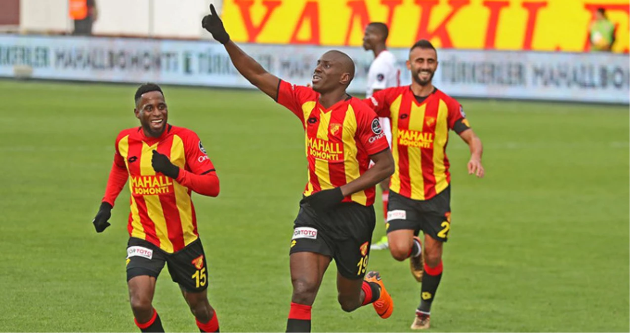 Göztepe, Demba Ba\'nın Attığı Golle Sivasspor\'u 1-0 Mağlup Etti