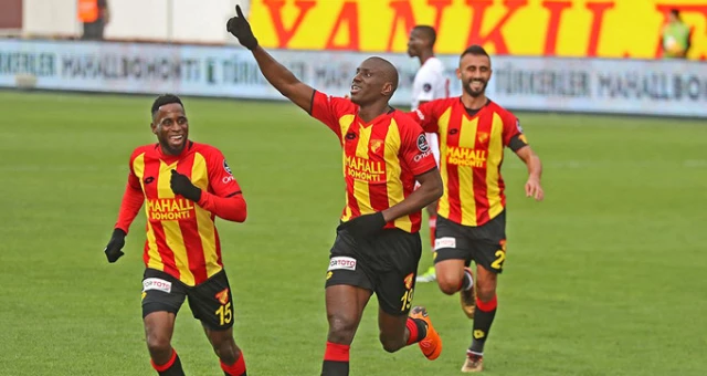 Göztepe, Demba Ba'nın Attığı Golle Sivasspor'u 1-0 Mağlup Etti, System.String[]