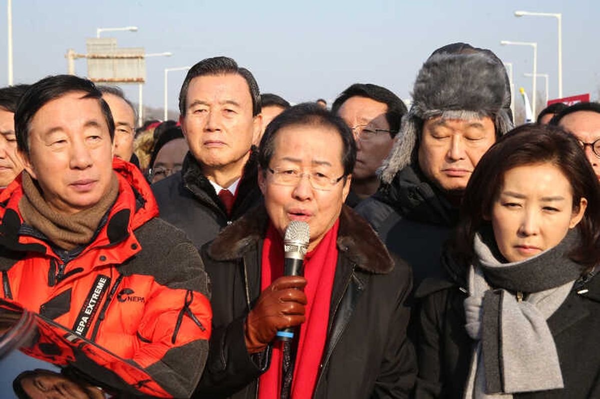 Güney Korelilerden \'Kim Yong Chol\' Protestosu