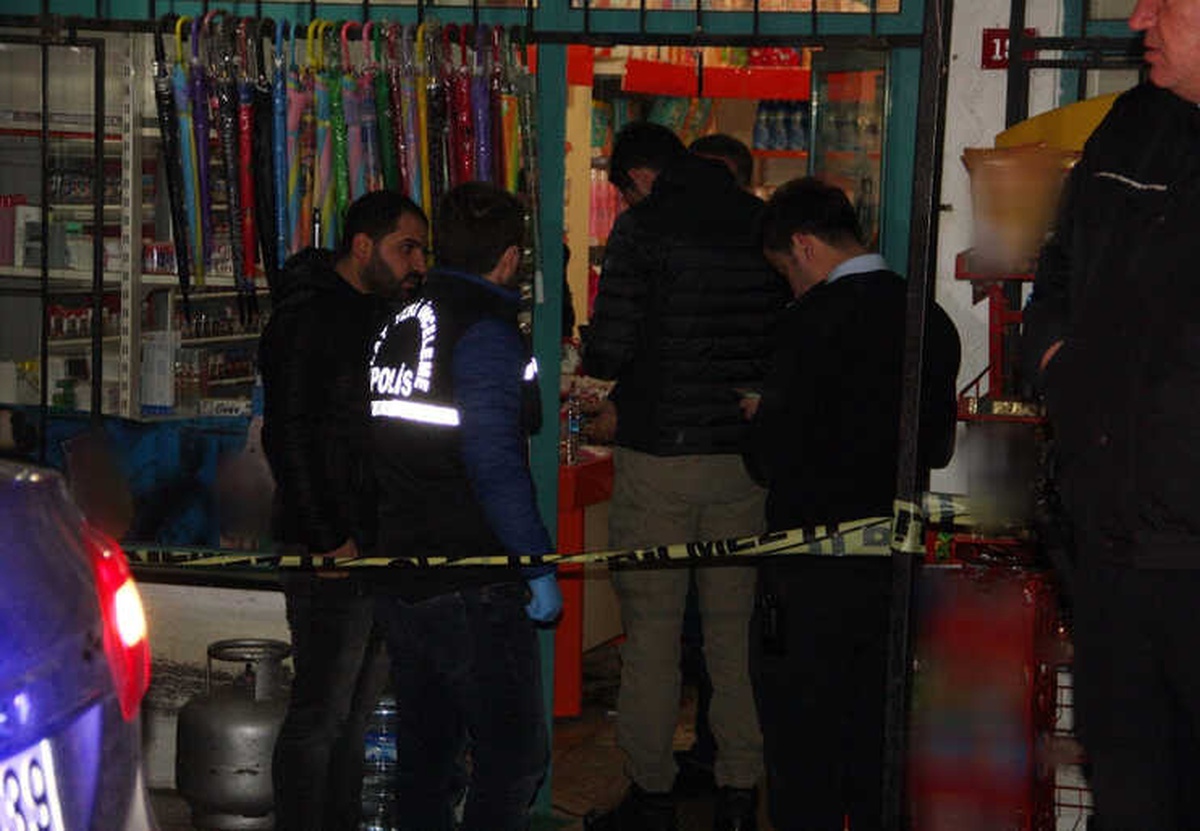 Hırsızlar Soydukları Marketin Sahibini Silahla Vurdu