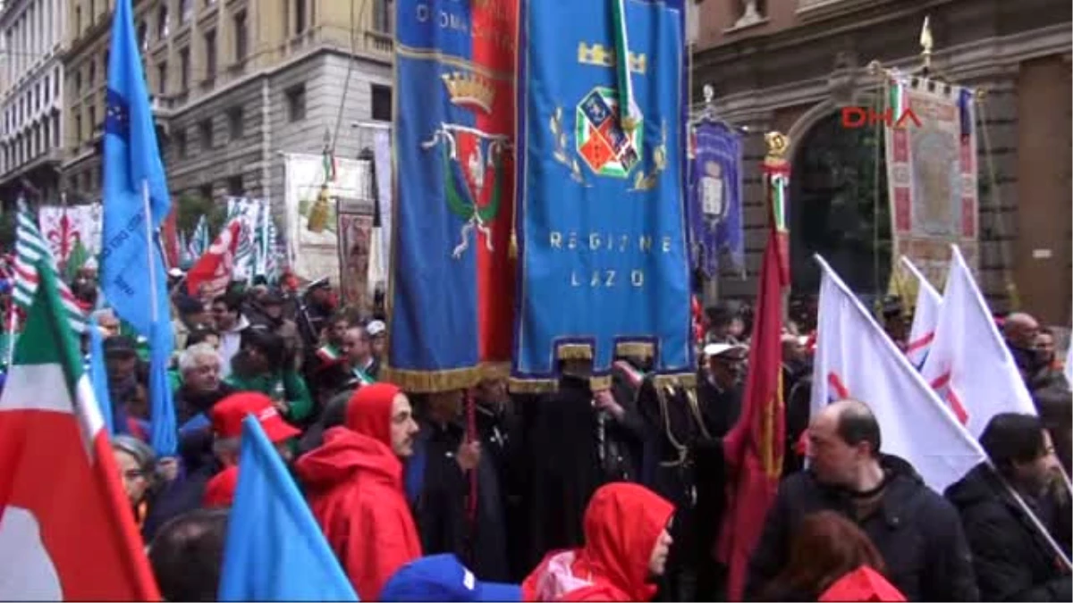 İtalyanlar Faşizm ve Irkçılığa Karşı Yürüdü