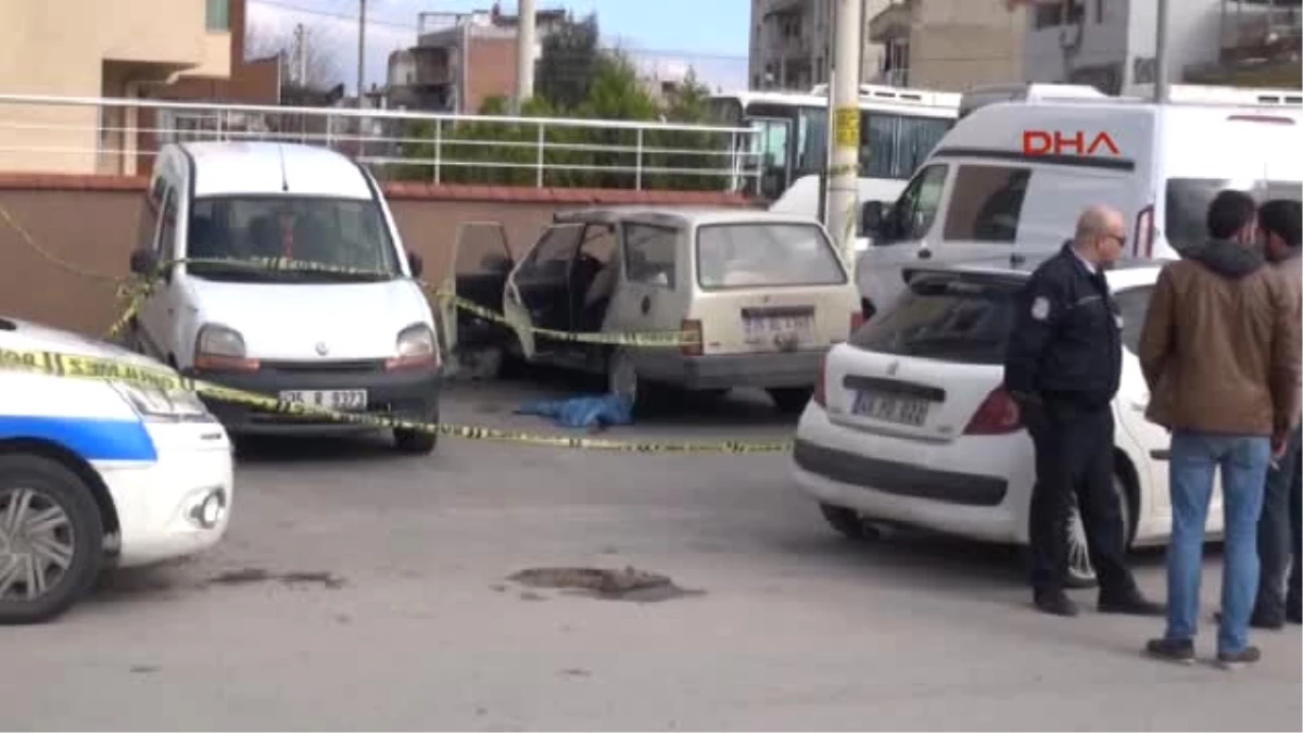 İzmir Otomobilde Fenalaşarak Yaşamını Yitirdi