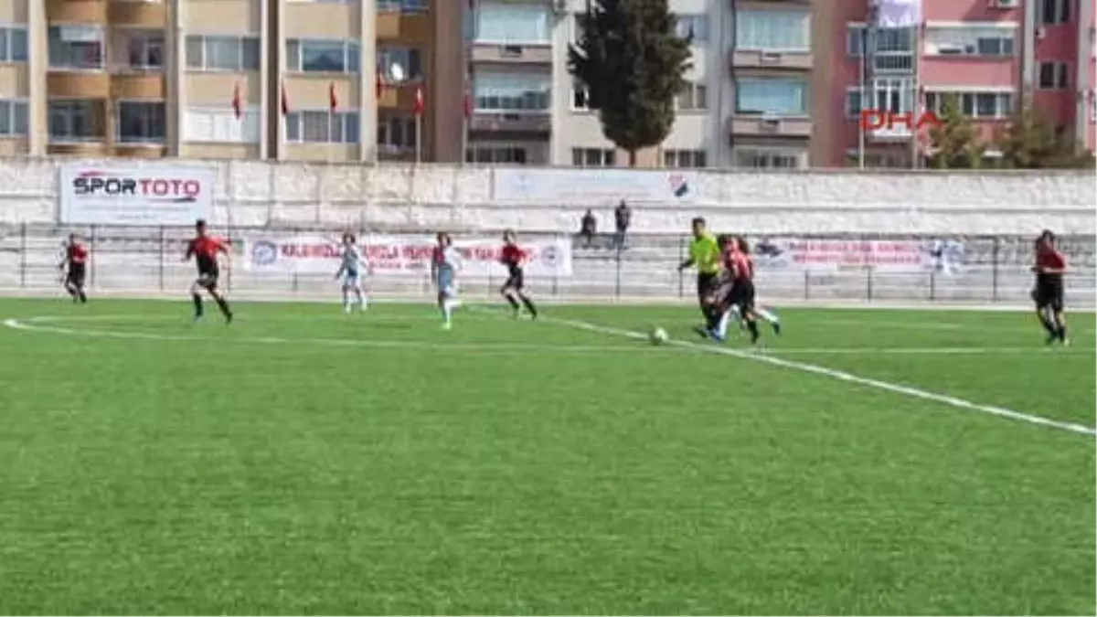 Kadın Futbolculardan Asker Selamı