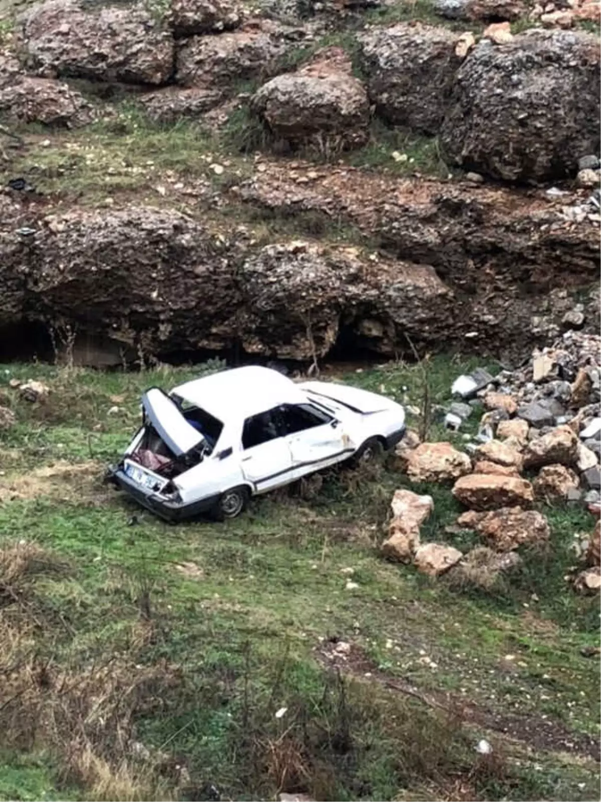 Otomobille Çarpıştıktan Sonra Dereye Uçtu: 5 Yaralı