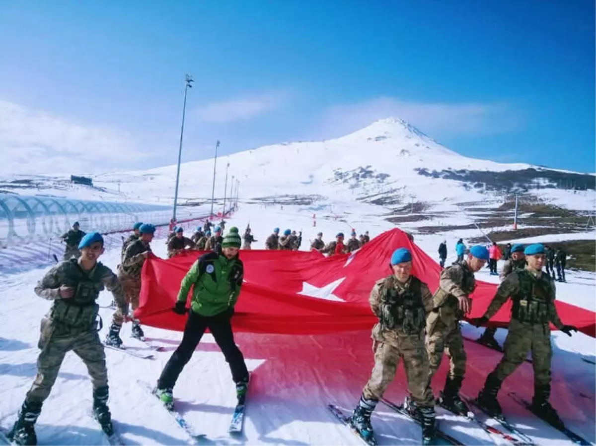 Sivas\'ta Komandolara Kayak Eğitimi