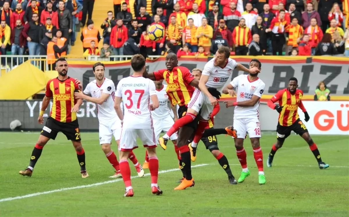 Spor Toto Süper Lig: Göztepe: 1 - Demir Grup Sivaspor: 0 (İlk Yarı)