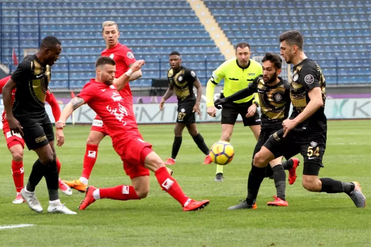 Spor Toto Süper Lig: Osmanlıspor: 0 - Antalyaspor: 0 (İlk Yarı)