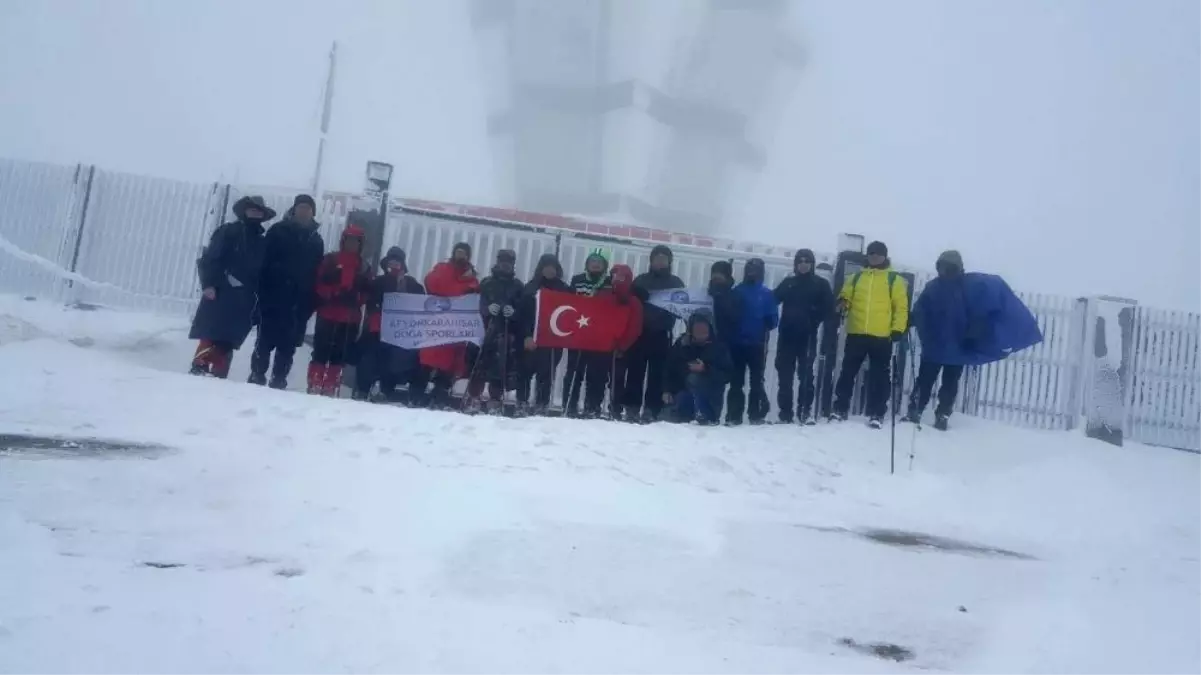 Afdos Üyeleri Kumalar Dağı\'nın Zirvesine Yürüdü