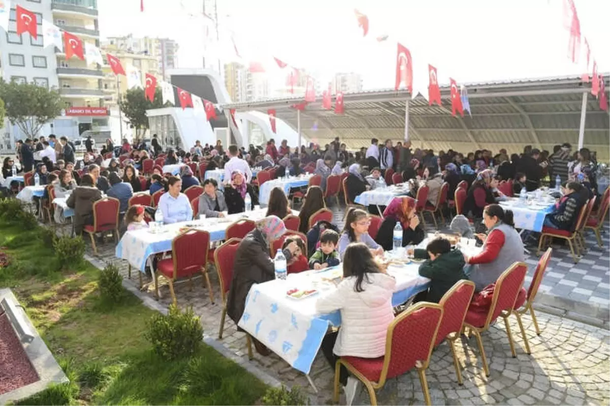 Aski Spor Salonu Bahçesinde Kahvaltı Etkinliği