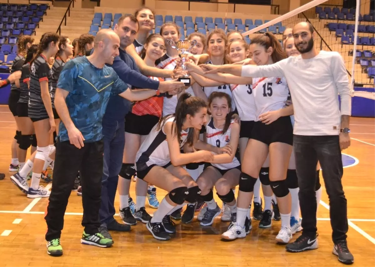 Aydın Küçük Kızlar Voleybol Ligi Sona Erdi