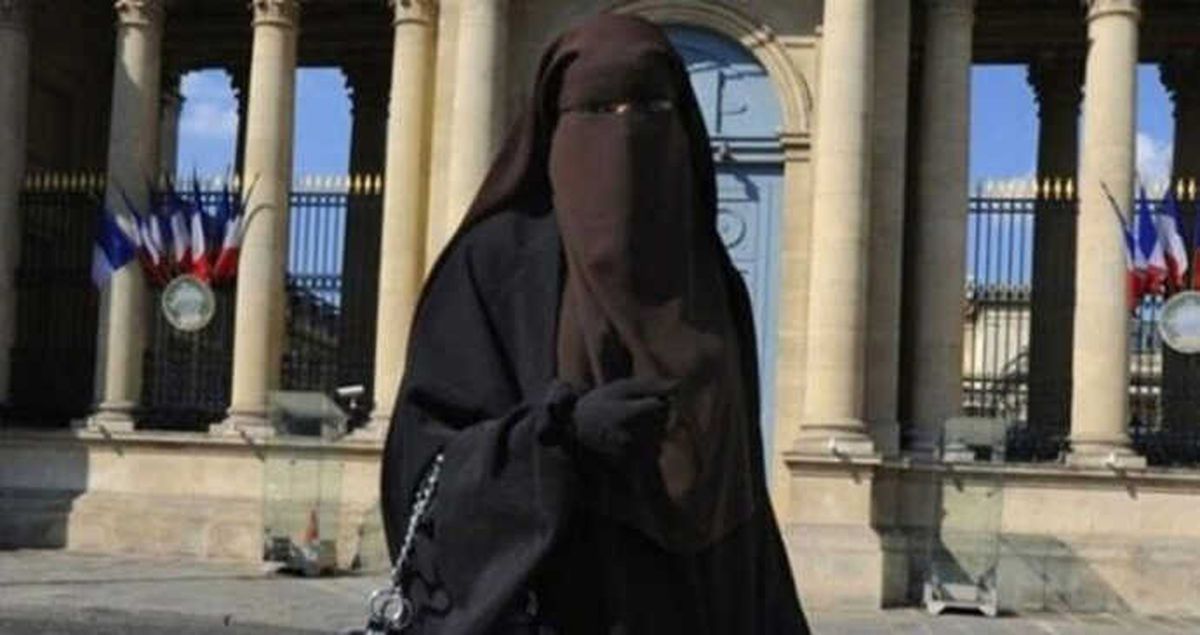 Ayşe Böhürer\'den İlginç Anı: Peçeli Kadın Selamıma "Bonjour" Diye Cevap Verdi