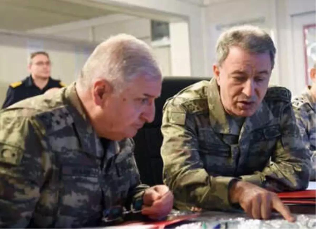 Genelkurmay Başkanı Orgeneral Hulusi Akar, Beraberinde Kara Kuvvetleri Komutanı Orgeneral Yaşar...