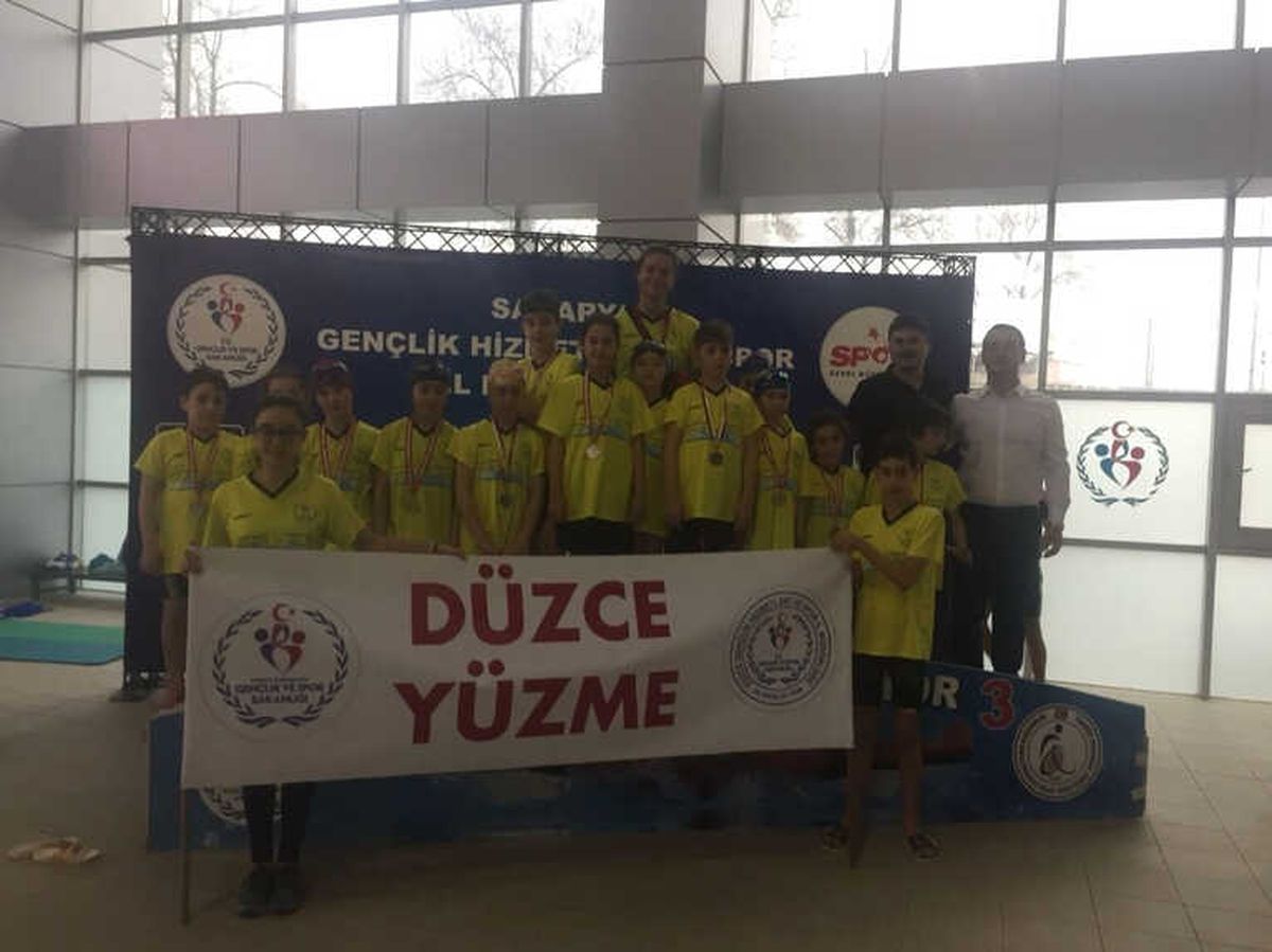 Küçük Yüzücüler Kürsünün Sahibi