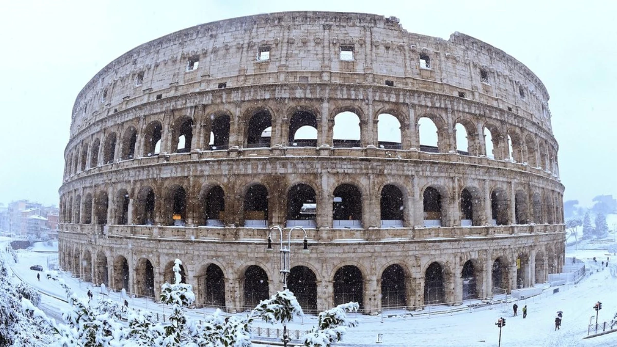 Roma\'ya 6 Yıl Sonra İlk Kar Yağdı, Ordu Göreve Çağrıldı