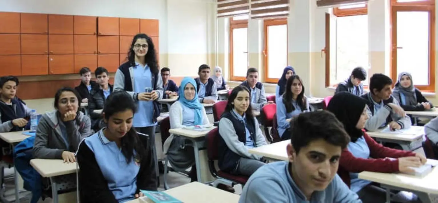 Siirtli Öğrenciler, Harçlıklarını Yetim Çocuklar İçin Bağışlıyor