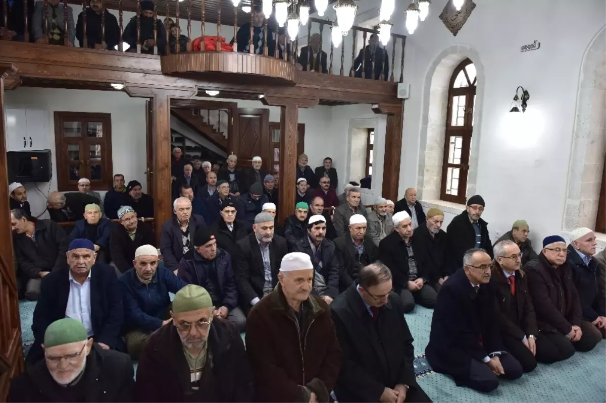 Yenilenen Tarihî Cami İbadete Açıldı