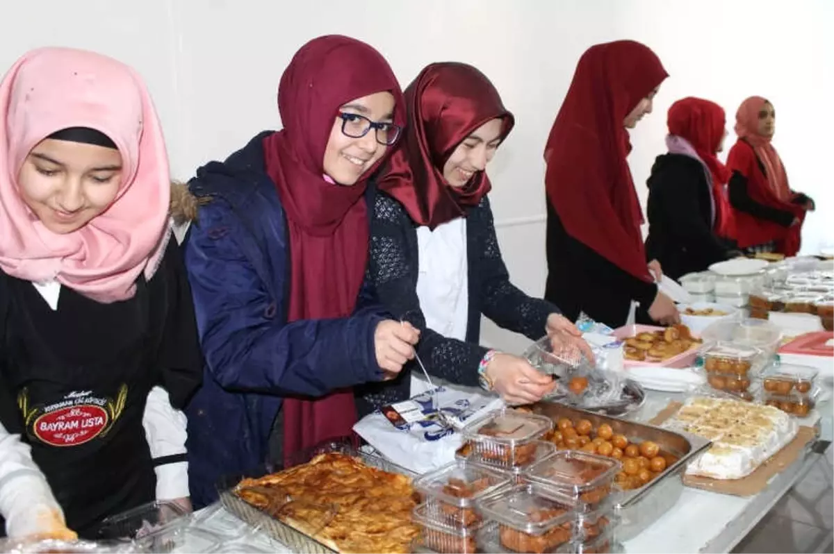 Akdağmadeni\'nde Mehmetçik Vakfı Yararına Kermes Düzenlendi