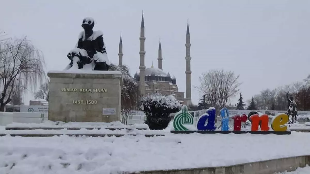 Edirne\'de Kar Yağışı Devam Ediyor