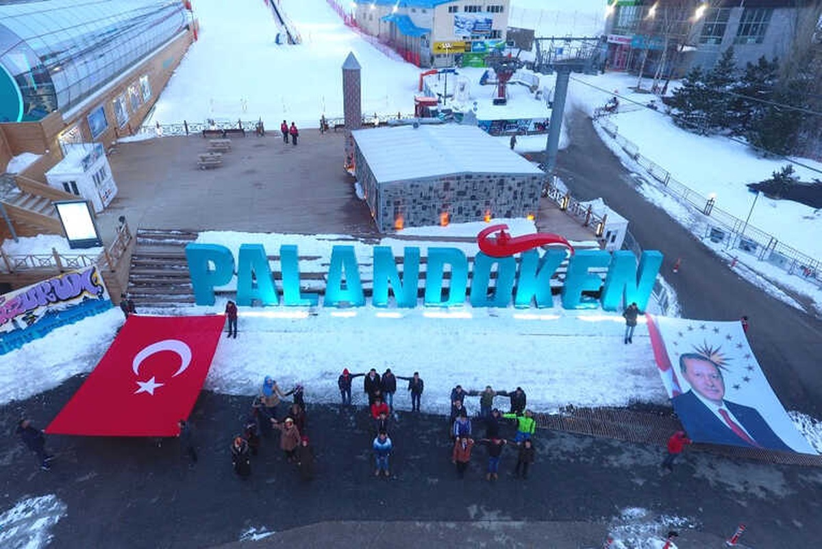 Erzurum Gençlik Meclisi Cumhurbaşkanı Erdoğan\'ın Doğum Gününü Kutladı