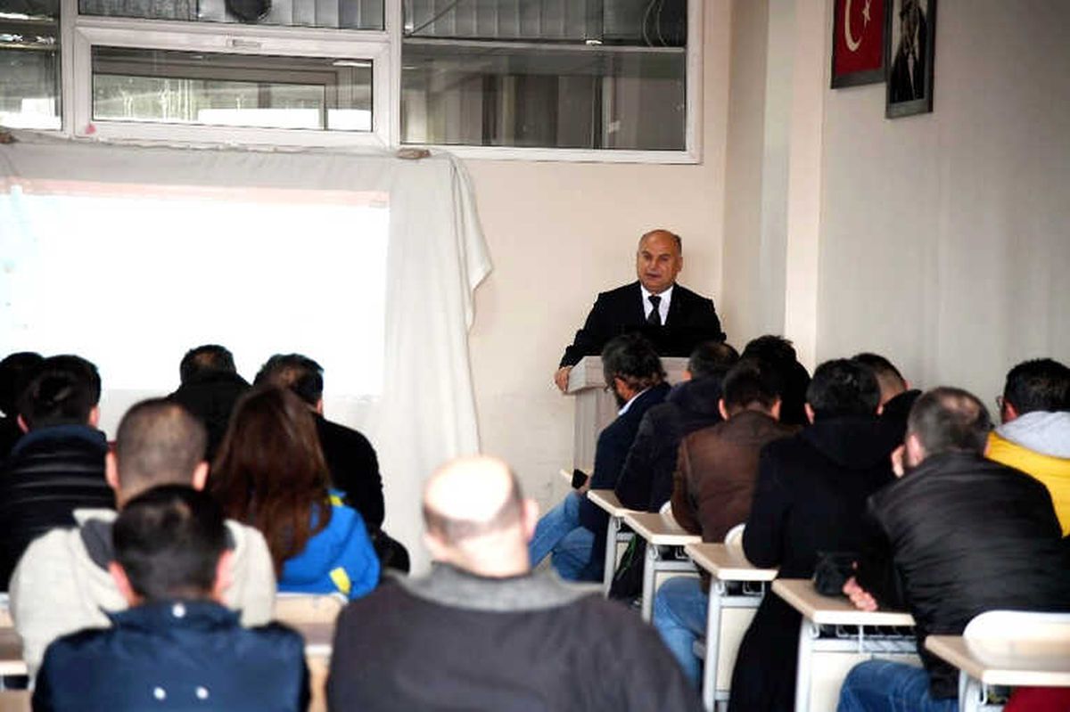 Isparta\'da Ev ve Süs Hayvanları Satanlara Eğitim
